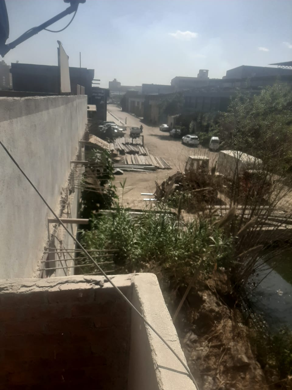 اشغالات "الوفاء للسوست" تغلق الطريق العام بشبرا الخيمة